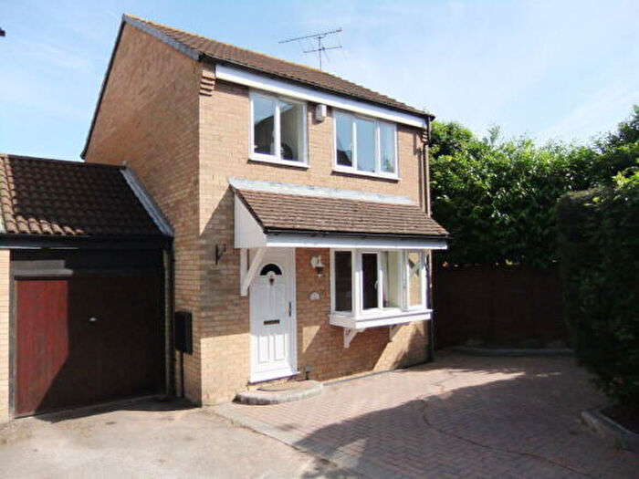 3 Bedroom Semi-Detached House To Rent In Sturbridge Close, Reading, Berkshire, RG6