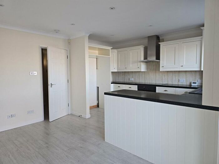 4 Bedroom Town House To Rent In Mulberry Close, Conwy, LL32