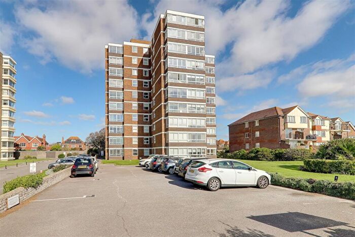 2 Bedroom Flat For Sale In Balcombe Court, West Parade, Worthing, BN11
