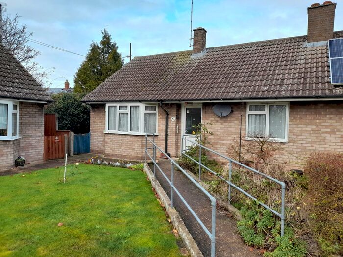 2 Bedroom Bungalow To Rent In Uffen Way, Sawston, Cambridge CB22