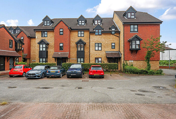 1 Bedroom Apartment For Sale In Kingston Gardens, Beddington, CR0
