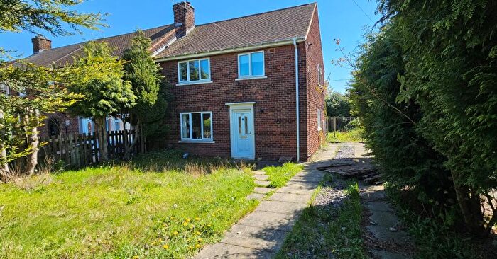 3 Bedroom Semi Detached House For Sale In Windermere Avenue, Harworth, Doncaster, South Yorkshire, DN11