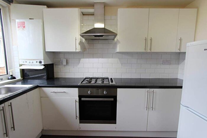 2 Bedroom Flat To Rent In Crescent Road, London, N22