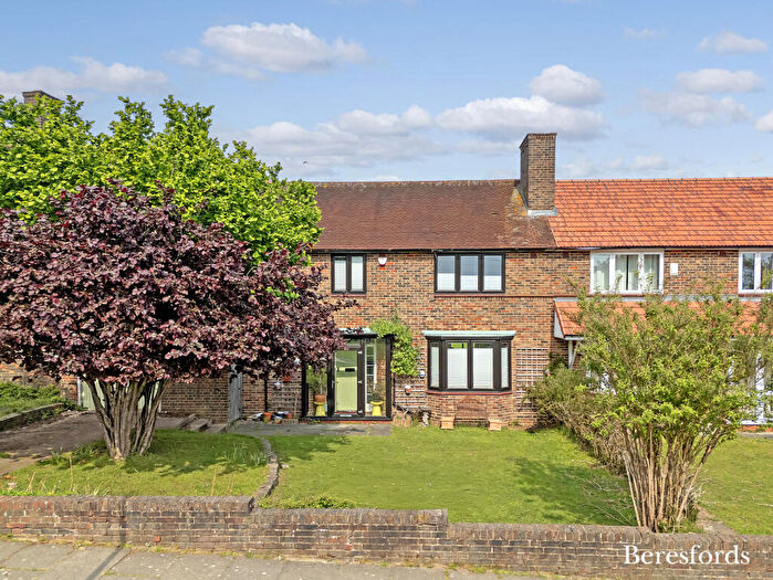 4 Bedroom Semi-Detached House For Sale In Priory Grove, Romford, RM3