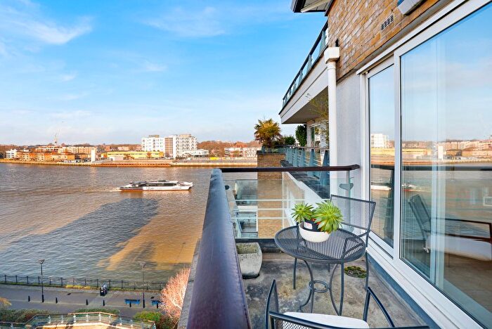 2 Bedroom Flat For Sale In Bluewater House, Smugglers Way, SW18
