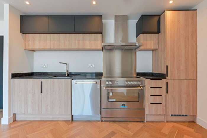 1 Bedroom Flat To Rent In Oak House, Bethnal Green, London, E2