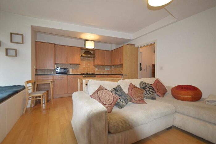 1 Bedroom Flat To Rent In The Vale, Acton, W3