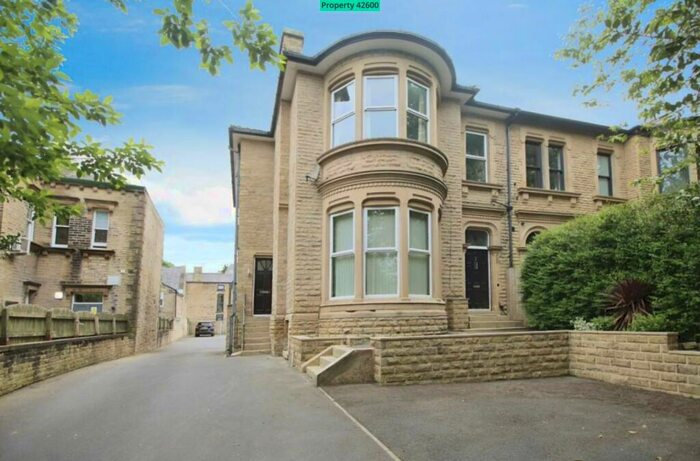 2 Bedroom Flat To Rent In Gledholt Road, Huddersfield, HD1