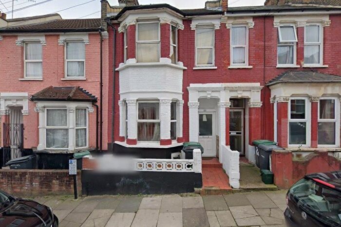 2 Bedroom Flat To Rent In Ranelagh Road, London, N17