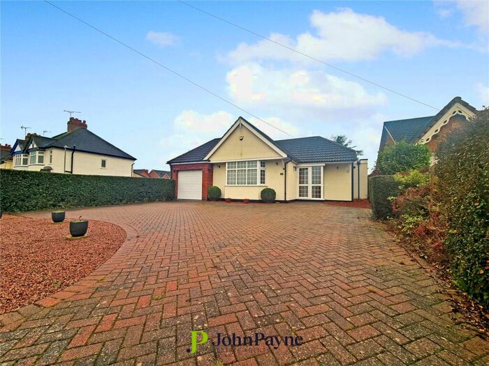 2 Bedroom Bungalow For Sale In Nuneaton Road, Bulkington, Bedworth, Warwickshire, CV12