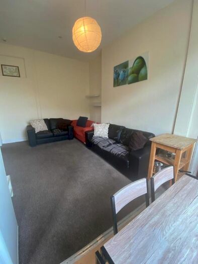 5 Bedroom Flat To Rent In Crighton Place, Leith Walk, Edinburgh, EH7