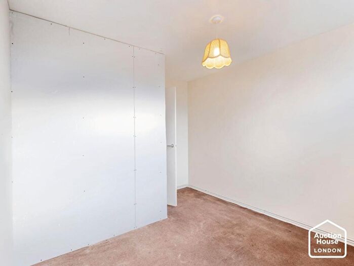 2 Bedroom Flat For Sale In Flat Mayflower House, The Drive, Great Warley, Brentwood, Essex, CM13