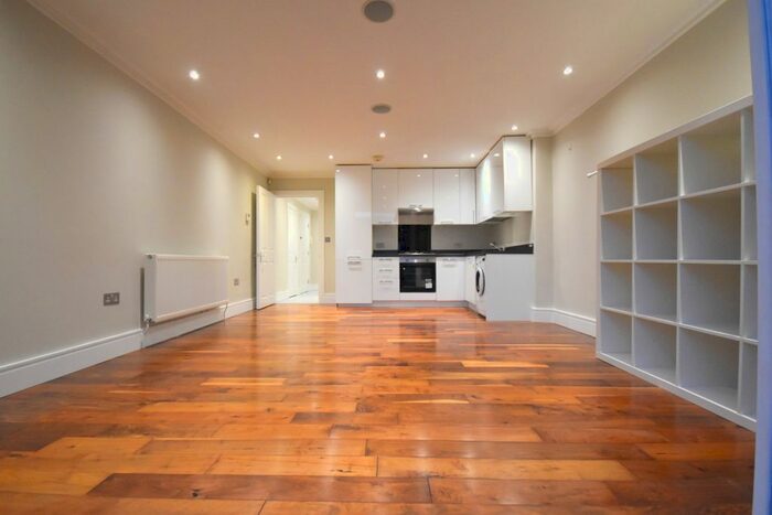 1 Bedroom Flat To Rent In De Crespigny Park, Camberwell, London, SE5