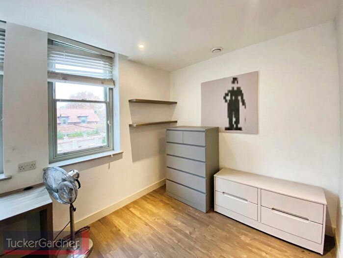 Flat To Rent In Humberstone Road, Cambridge, CB4