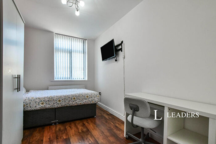 2 Bedroom Apartment To Rent In Wilmslow Road, Manchester, M14