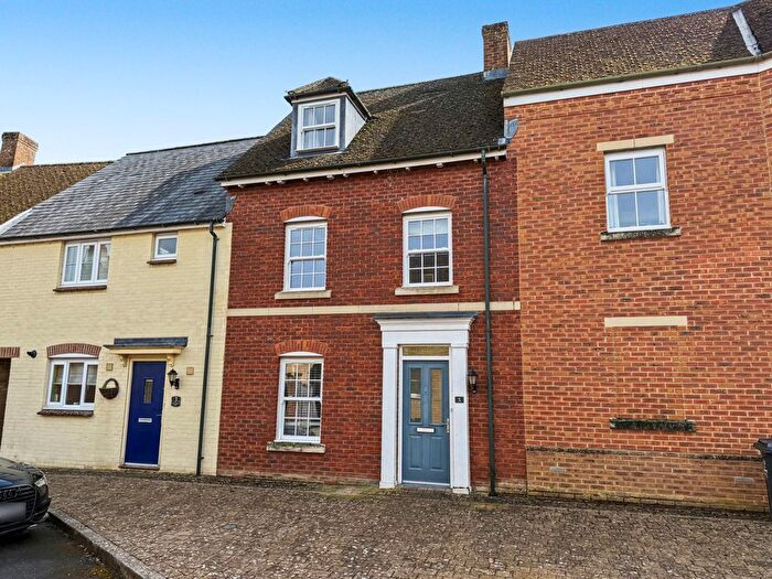 3 Bedroom Terraced House For Sale In Nunwick Way, East Wichel, Swindon, SN1