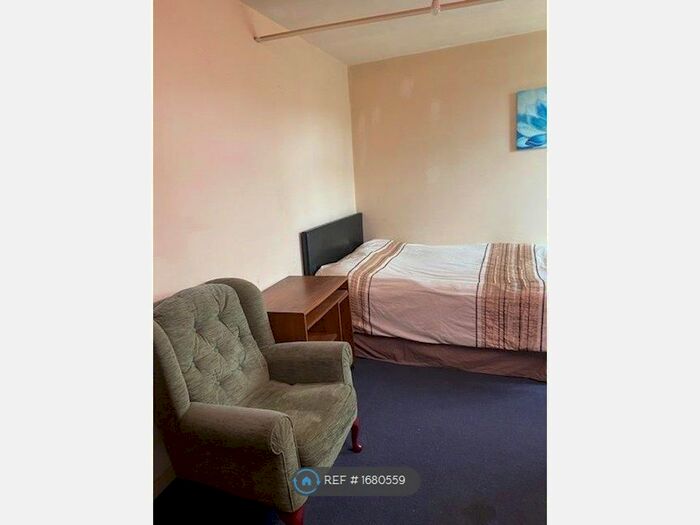 1 Bedroom Flat To Rent In Longroyd Bridge, Huddersfield, HD1