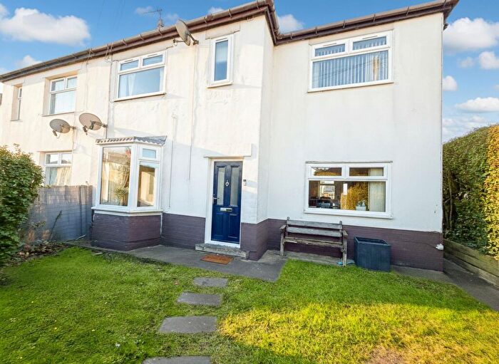 4 Bedroom Semi-Detached House For Sale In New Road, Huddersfield, HD5