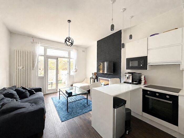 2 Bedroom Flat To Rent In Barnsbury Park, Islington, London, N1