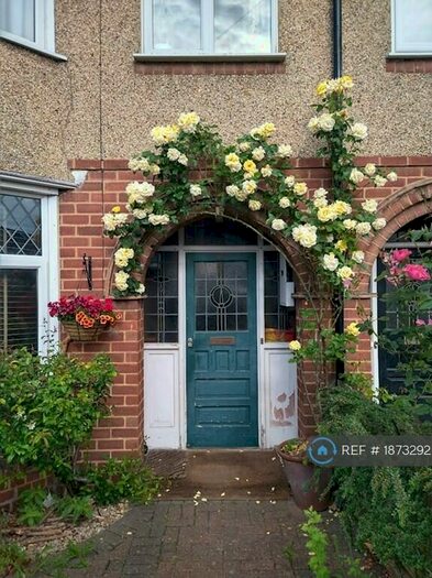 3 Bedroom Semi-Detached House To Rent In Courtland Road, Oxford, OX4