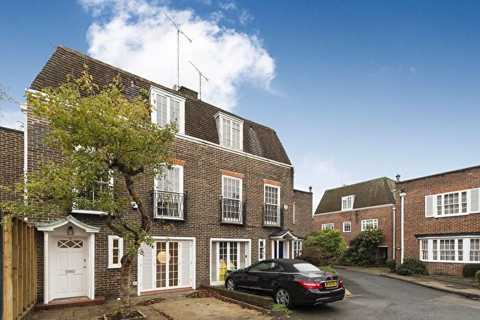 4 Bedroom Property To Rent In Abbotsbury Close, Kensington, London, W14