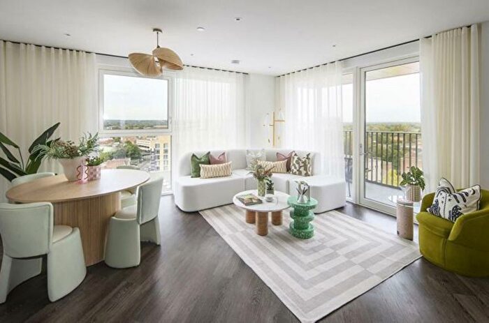 2 Bedroom Flat To Rent In Eden Grove, Staines, TW18