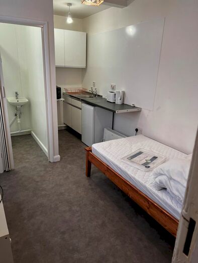 1 Bedroom Flat To Rent In Winslet Place, Oxford Road, Tilehurst, Reading, RG30