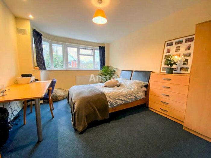 6 Bedroom Semi-Detached House To Rent In Grosvenor Road, Southampton, SO17