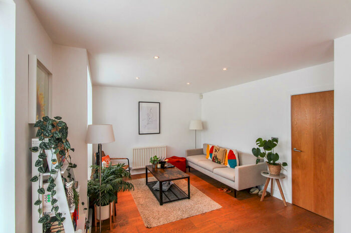 1 Bedroom Flat To Rent In Ashfield Road, London, N4