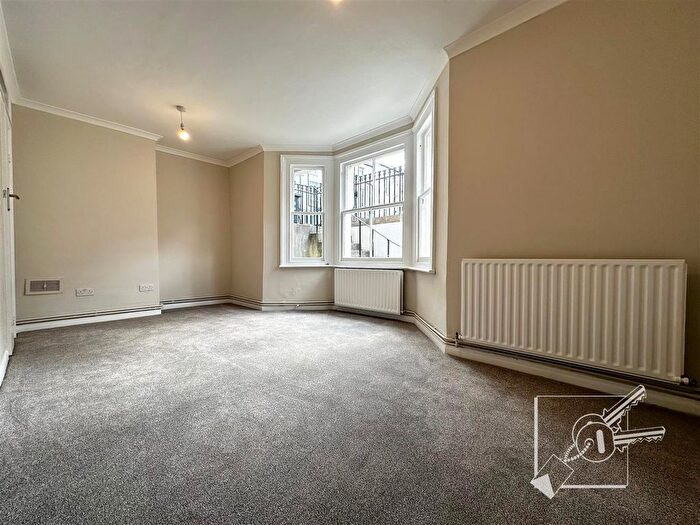 1 Bedroom Flat To Rent In Cobham Street, Gravesend, DA11