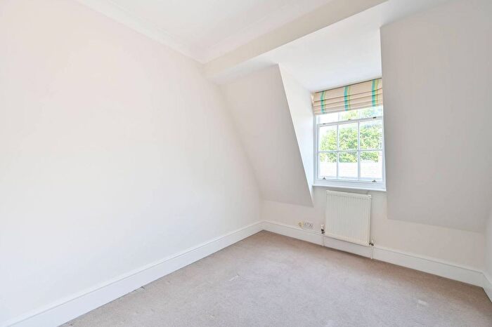 4 Bedroom Maisonette To Rent In Lansdowne Mews, Holland Park, London, W11