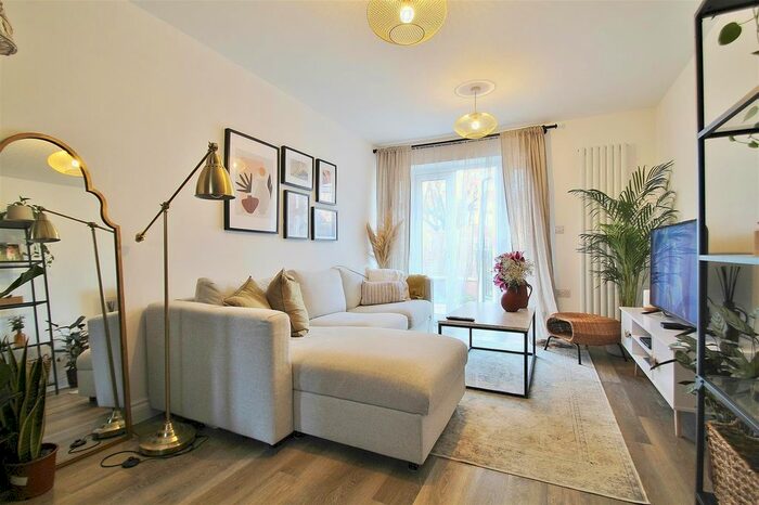 1 Bedroom Flat To Rent In Shrewsbury Walk, Isleworth, TW7