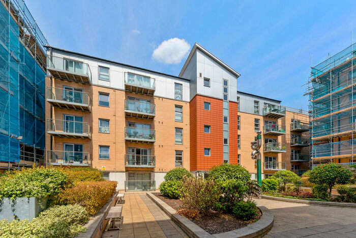 1 Bedroom Apartment To Rent In Queen Mary Avenue, South Woodford, E18