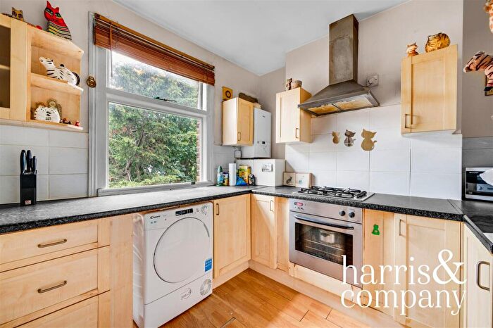 2 Bedroom Flat For Sale In Sandringham Road, NW2