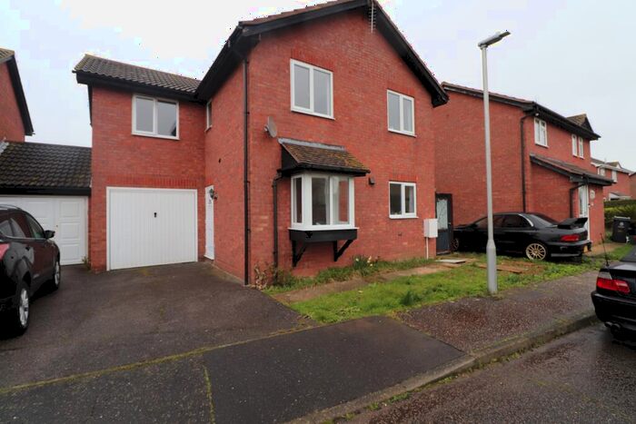 4 Bedroom Detached House To Rent In Ottershaw Way, CO16