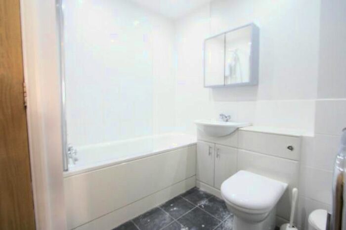2 Bedroom Flat To Rent In Pelham Road, London, SW19