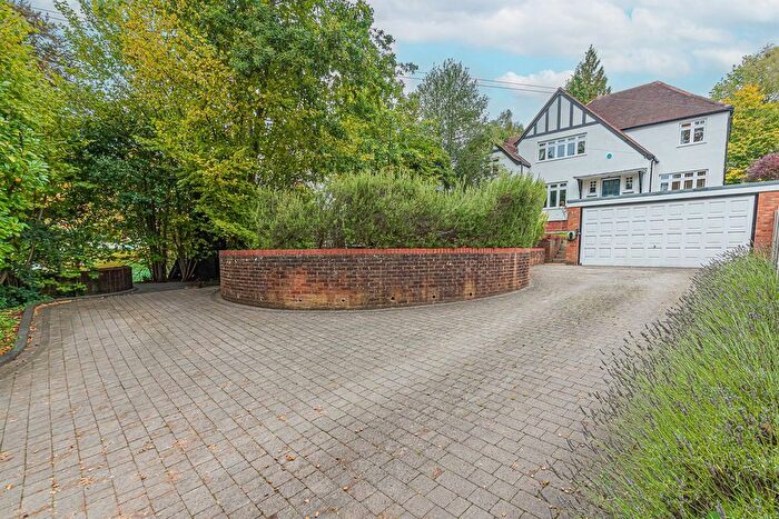 4 Bedroom Detached House To Rent In Pinehill Road, Crowthorne, RG45
