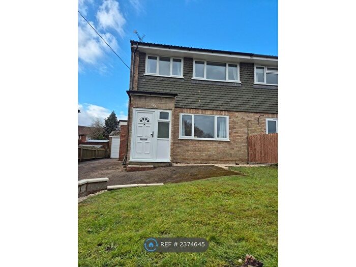 3 Bedroom Semi-Detached House To Rent In Marrowbrook Lane, Farnborough, GU14