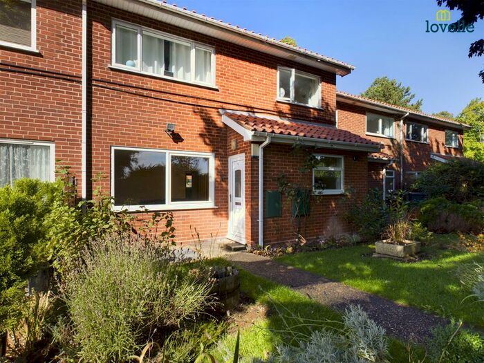 2 Bedroom Flat To Rent In Springfield Close, Lincoln, LN1