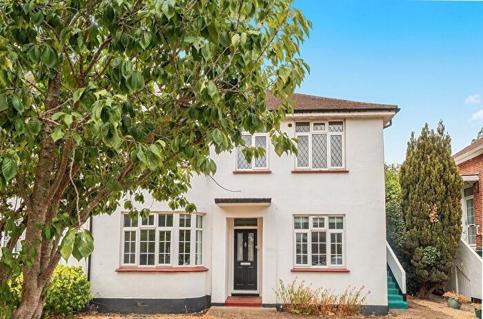 2 Bedroom Flat For Sale In Culverden Court, Oatlands Drive, Weybridge, KT13
