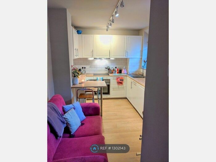 3 Bedroom Flat To Rent In Bayliss Road, London SE1