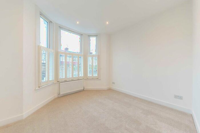 1 Bedroom Flat To Rent In St. Margarets Road, St Margarets, Twickenham, TW1