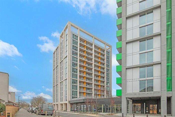 3 Bedroom Flat To Rent In Felixstowe Road, London, SE2