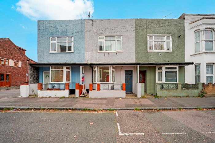 1 Bedroom Flat For Sale In Cruikshank Road, Stratford, E15