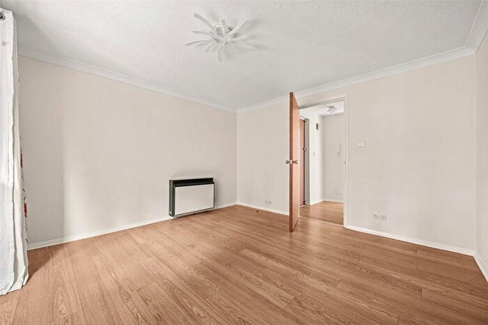 1 Bedroom Apartment For Sale In Townsend Close, Bracknell, Berkshire, RG12