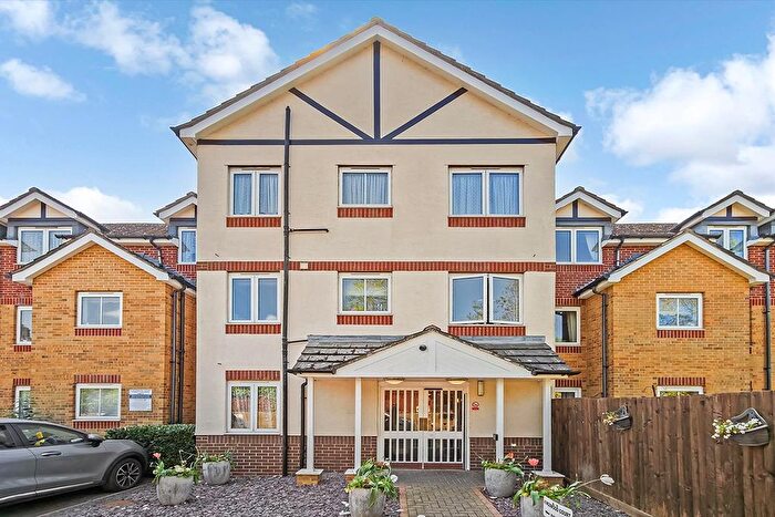 1 Bedroom Flat For Sale In Chingford Mount Road, Chingford, E4
