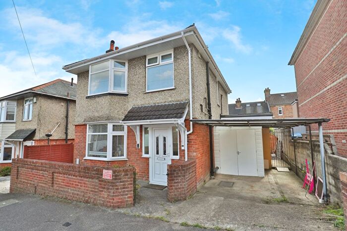 3 Bedroom Detached House For Sale In Cheltenham Road, Poole, Dorset, BH12