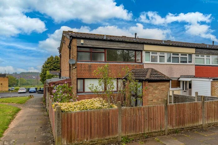 3 Bedroom End Of Terrace House To Rent In Easterton Croft, Birmingham, West Midlands, B14