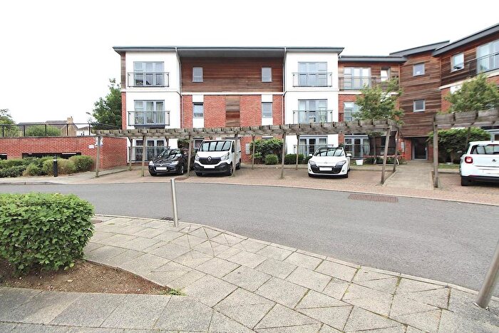 2 Bedroom Flat To Rent In Riverside Close, Romford, RM1