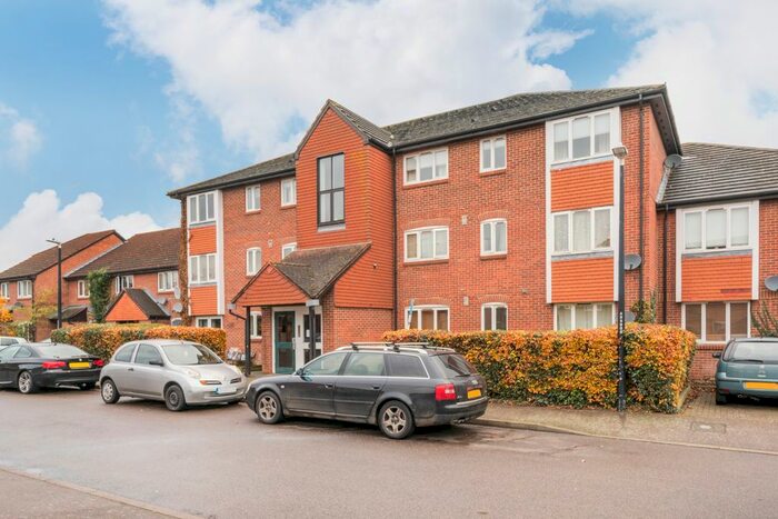 2 Bedroom Flat To Rent In Atterbury Close, Westerham, TN16